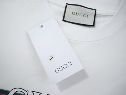 Einfaches bedrucktes T-Shirt