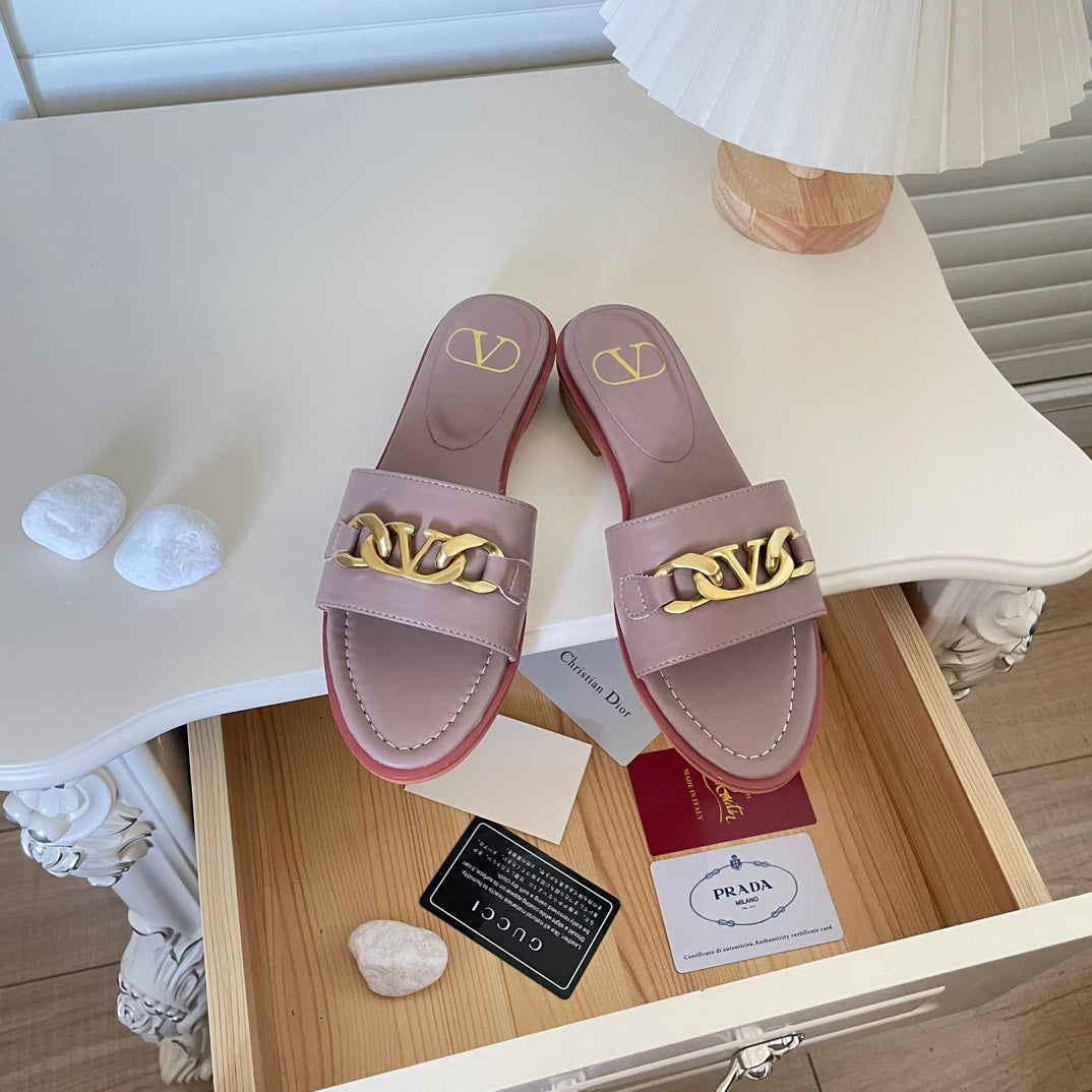 Logo Chain Flat Slides