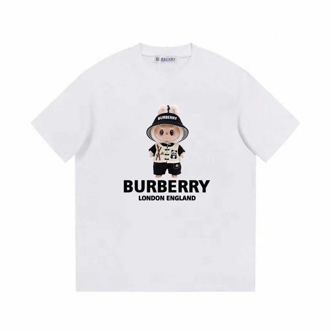 T-Shirt mit neuen Charakteren bedruckt