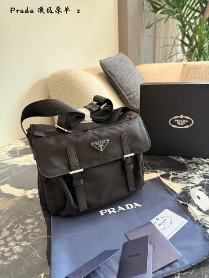 Minimalist Nylon Messenger Bag