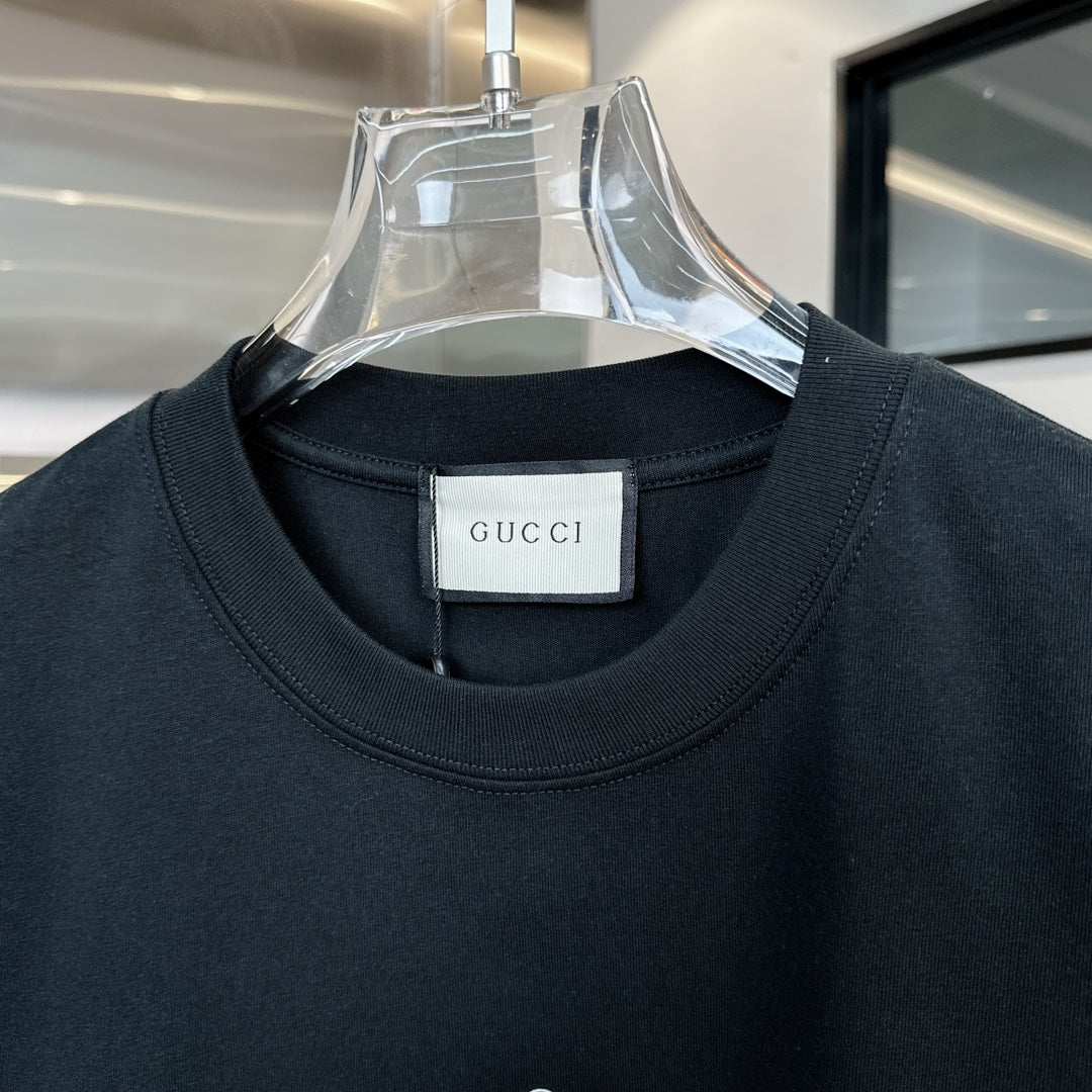 Einfaches bedrucktes T-Shirt