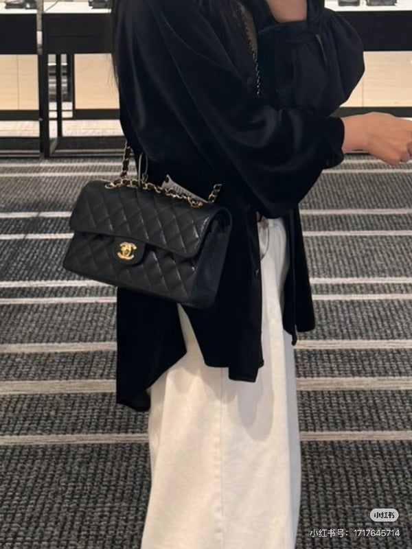 Classic Black Quilted Leather Bag | Black & Gold 🖤