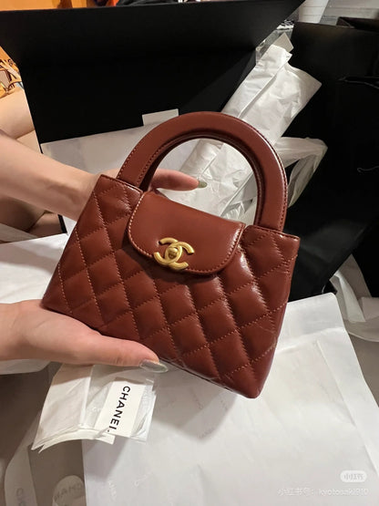Classic Kelly-Style Chain Bag | Timeless Elegance