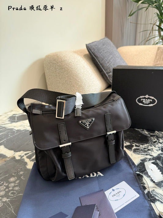 Minimalist Nylon Messenger Bag