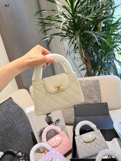 Classic Kelly-Style Chain Bag | Timeless Elegance