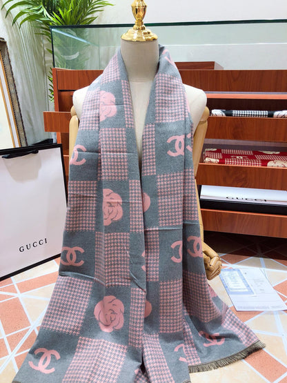 Schal mit Camellia-Karomuster