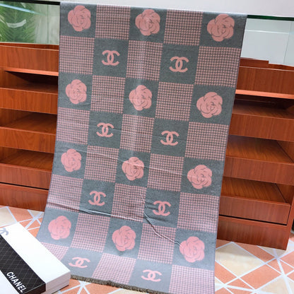 Schal mit Camellia-Karomuster