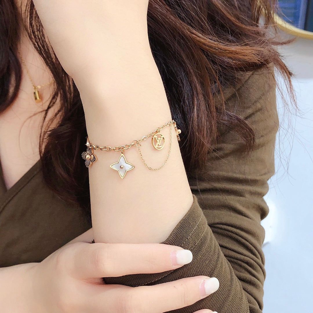 Modisches hohles Anhängerarmband