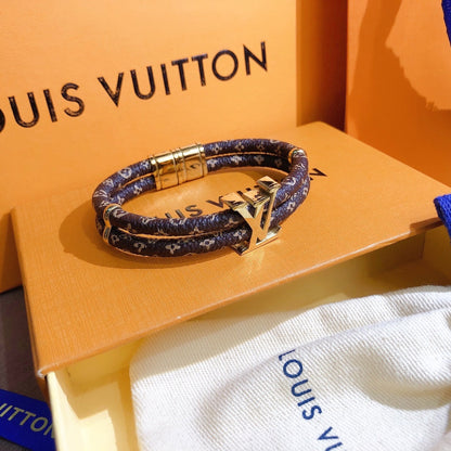VERSCHIEDENE SCHLOSSANHÄNGER-ARMBÄNDER