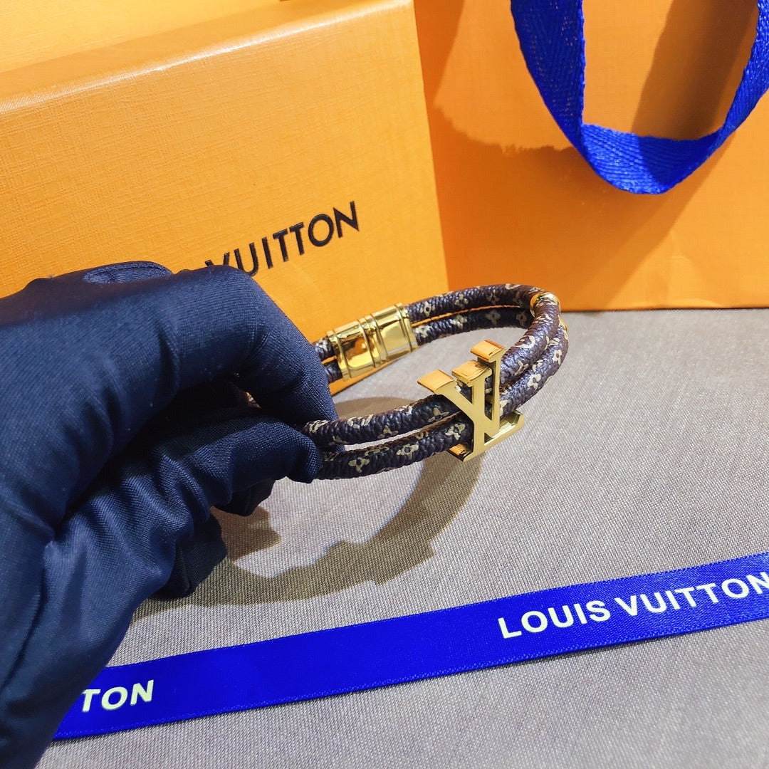 VERSCHIEDENE SCHLOSSANHÄNGER-ARMBÄNDER