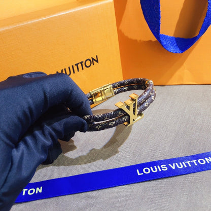 VERSCHIEDENE SCHLOSSANHÄNGER-ARMBÄNDER