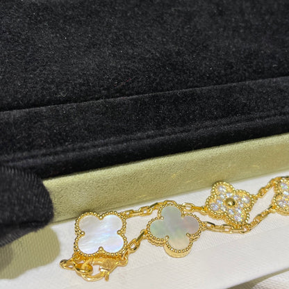 Luxuriöses Muschelklee-Armband