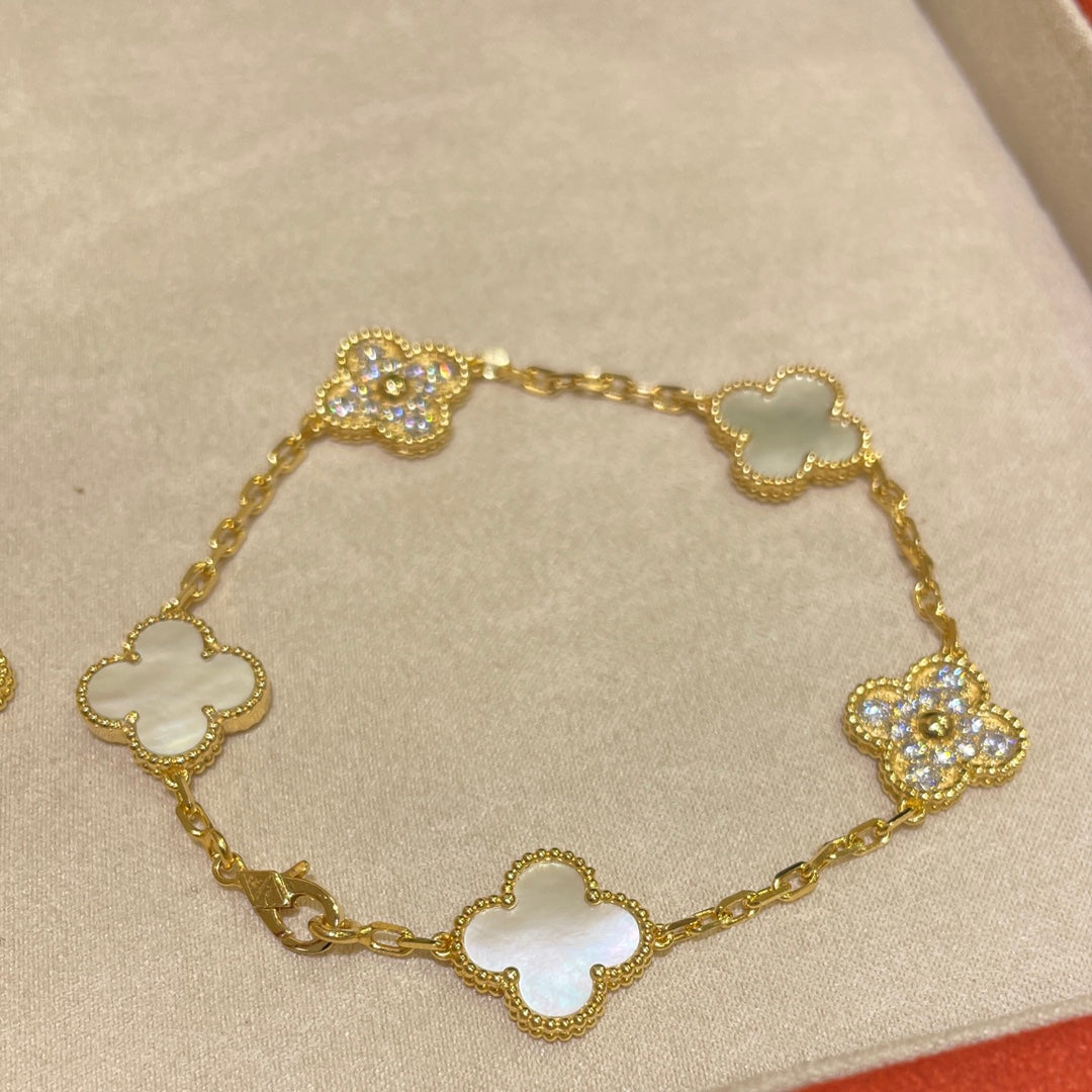 Luxuriöses Muschelklee-Armband