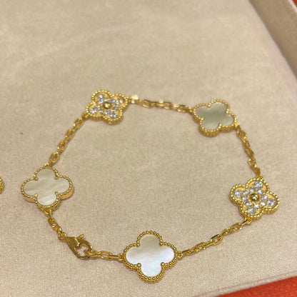 Luxuriöses Muschelklee-Armband