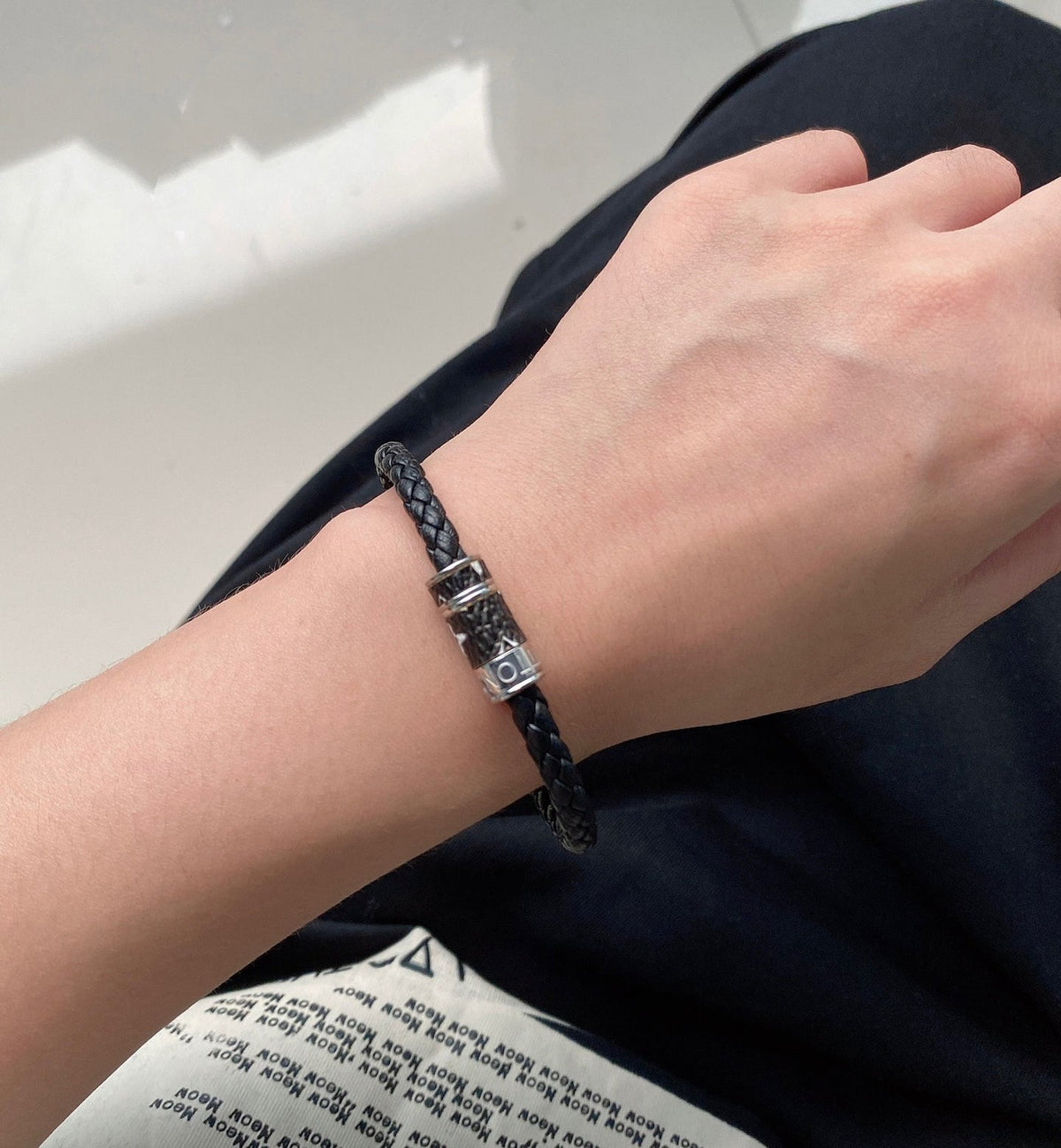 Klassisches schwarzes Lederarmband