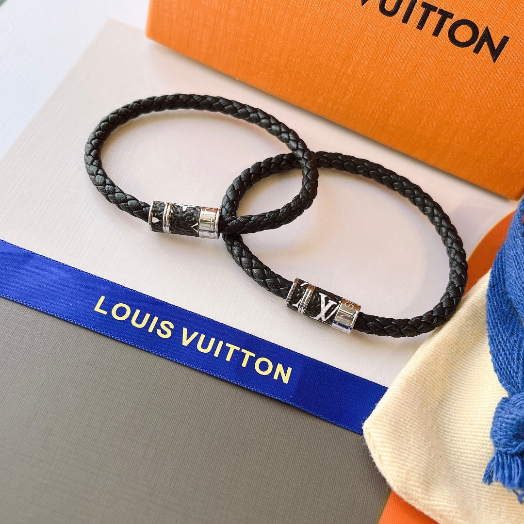 Klassisches schwarzes Lederarmband