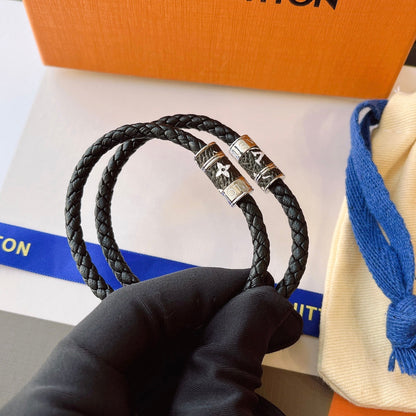 Klassisches schwarzes Lederarmband