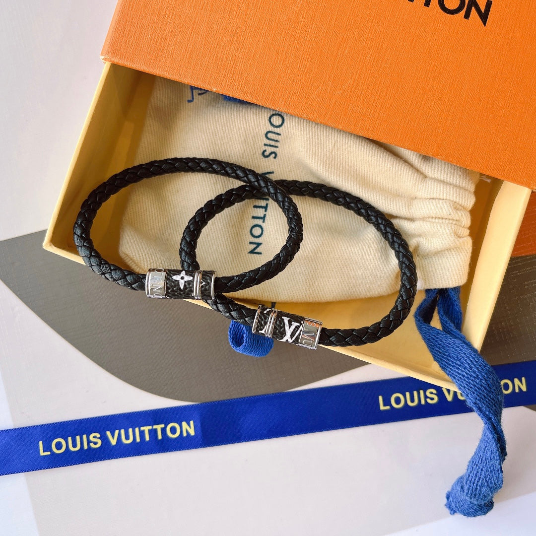 Klassisches schwarzes Lederarmband