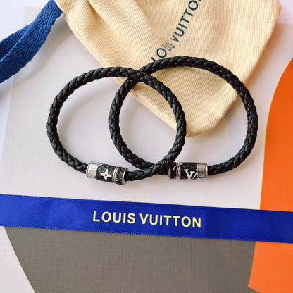 Klassisches schwarzes Lederarmband