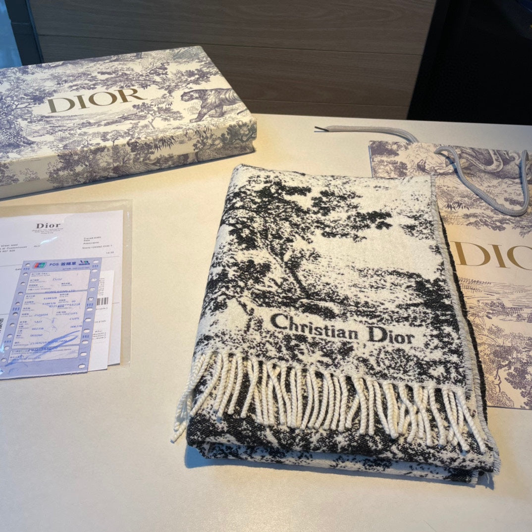 Schal mit Wald-Print und Quasten