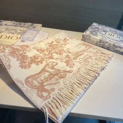 Schal mit Wald-Print und Quasten
