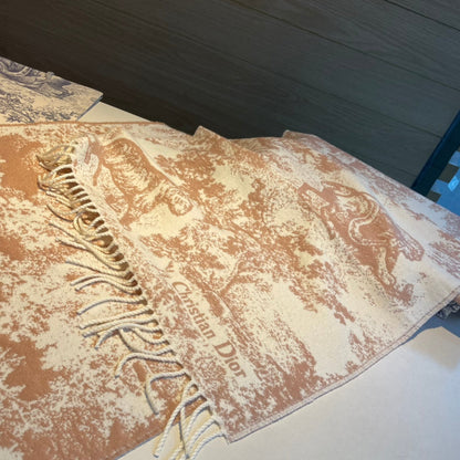 Schal mit Wald-Print und Quasten
