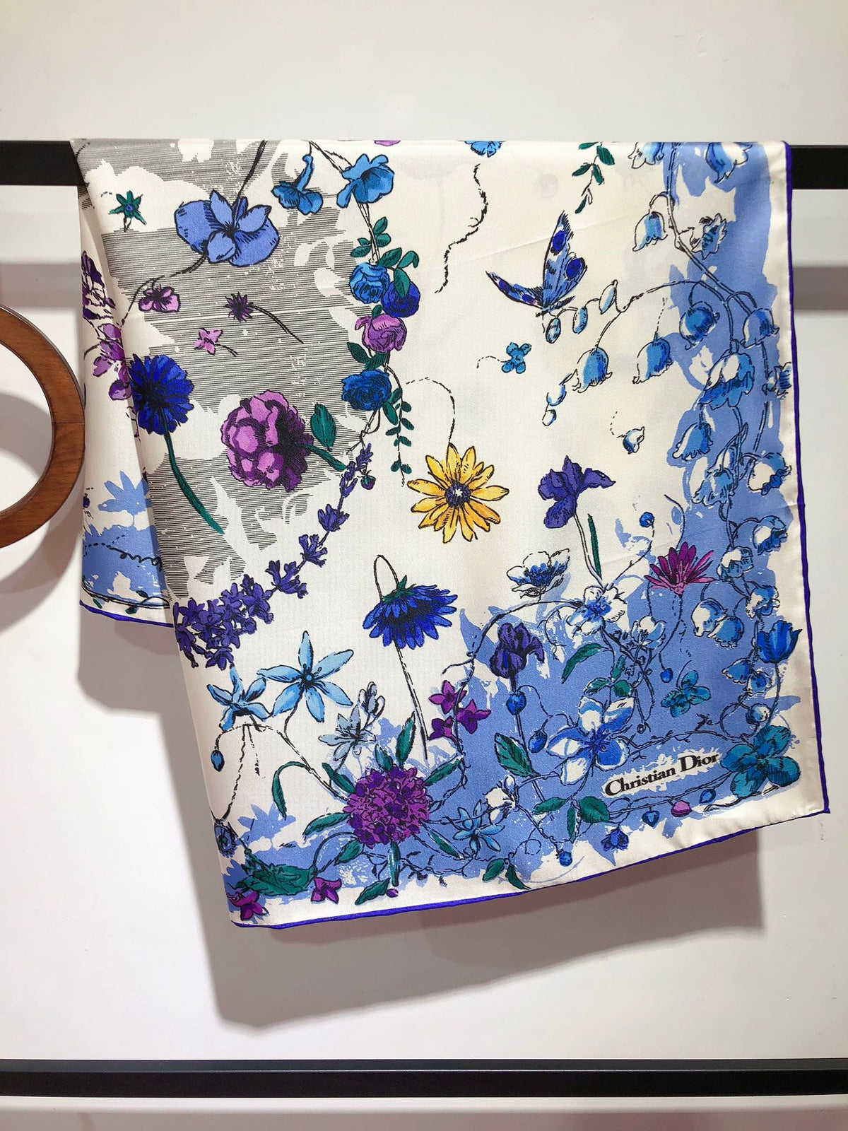Eleganter Blumenschal aus 90er Seide