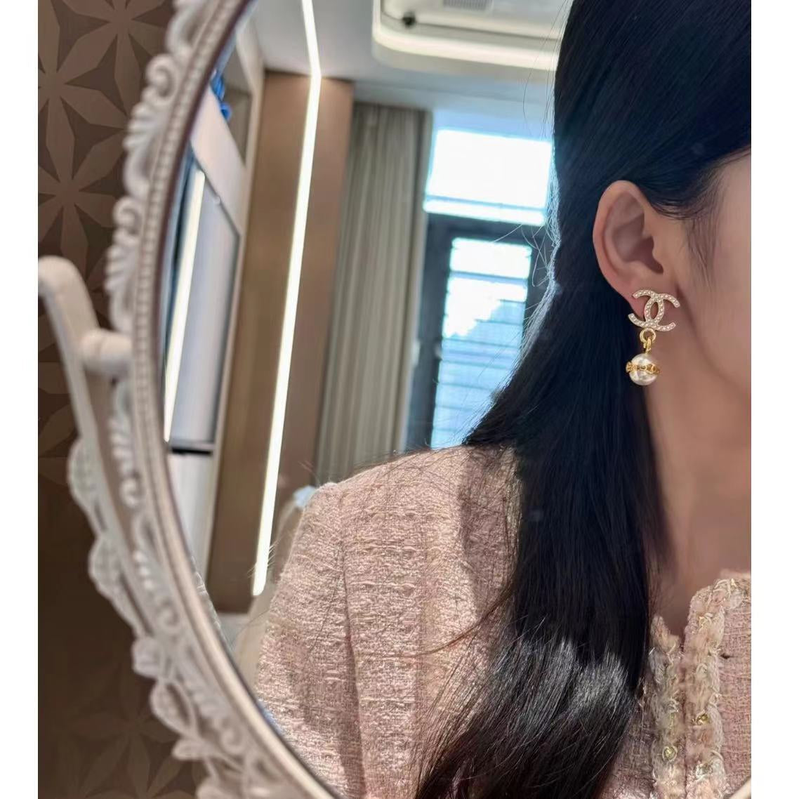 Elegante Perlenohrringe mit Anhänger