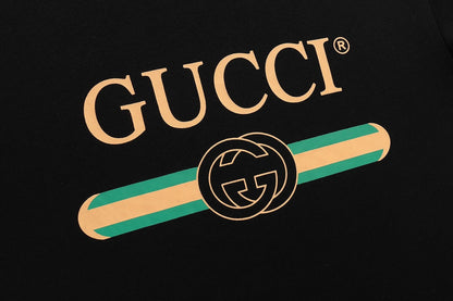 Einfaches bedrucktes T-Shirt