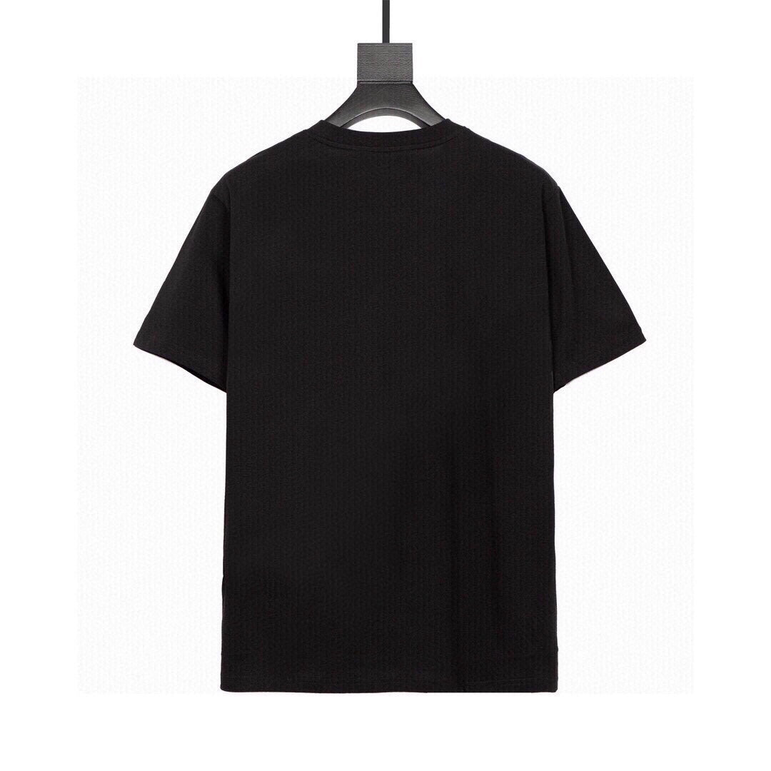 Einfaches T-Shirt aus bedruckter Baumwolle