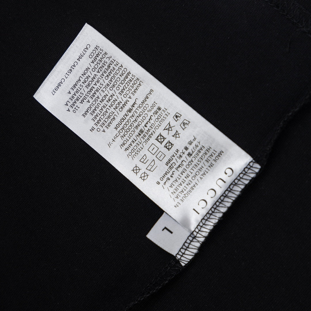 Modisches bedrucktes T-Shirt