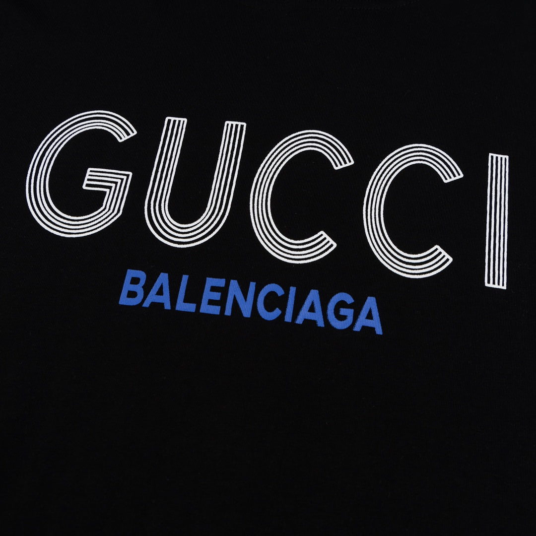 Modisches bedrucktes T-Shirt