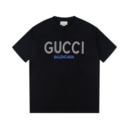 Modisches bedrucktes T-Shirt