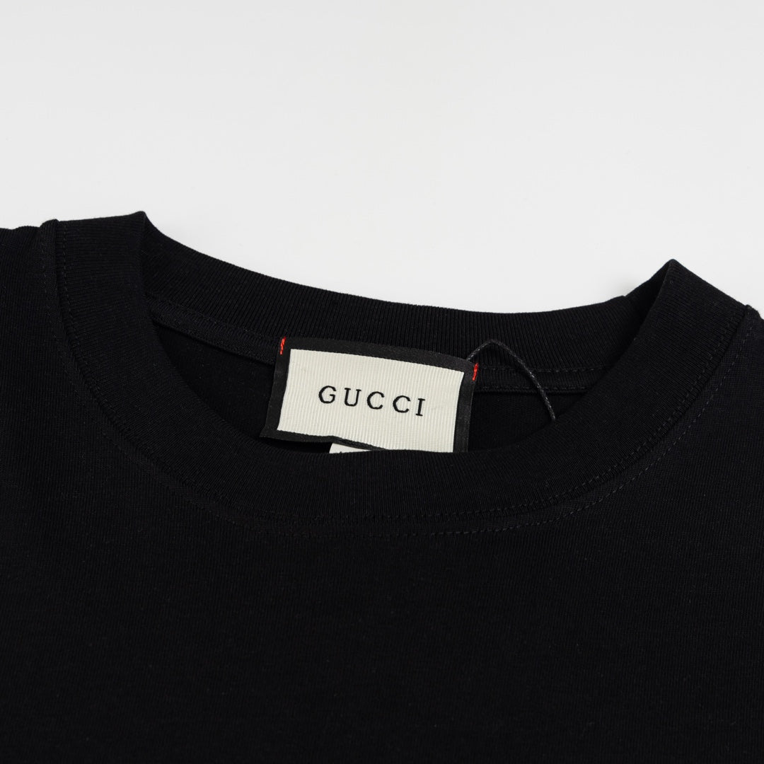 Modisches bedrucktes T-Shirt