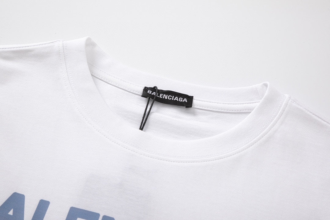 Klassisches T-Shirt mit Buchstabenaufdruck