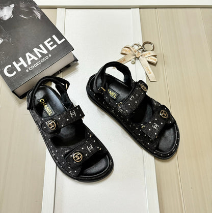 Sandalen mit rundem Schnallen-Klettverschluss aus Denim
