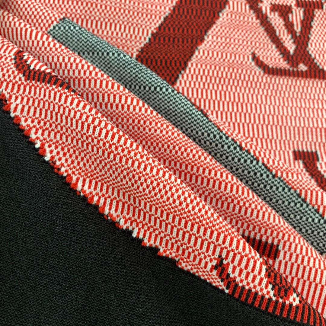 Gestricktes besticktes T-Shirt