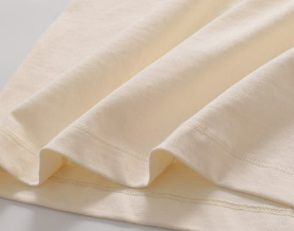Einfaches T-Shirt aus bedruckter Baumwolle