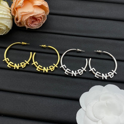 Fashion-Metallohrringe mit Buchstaben