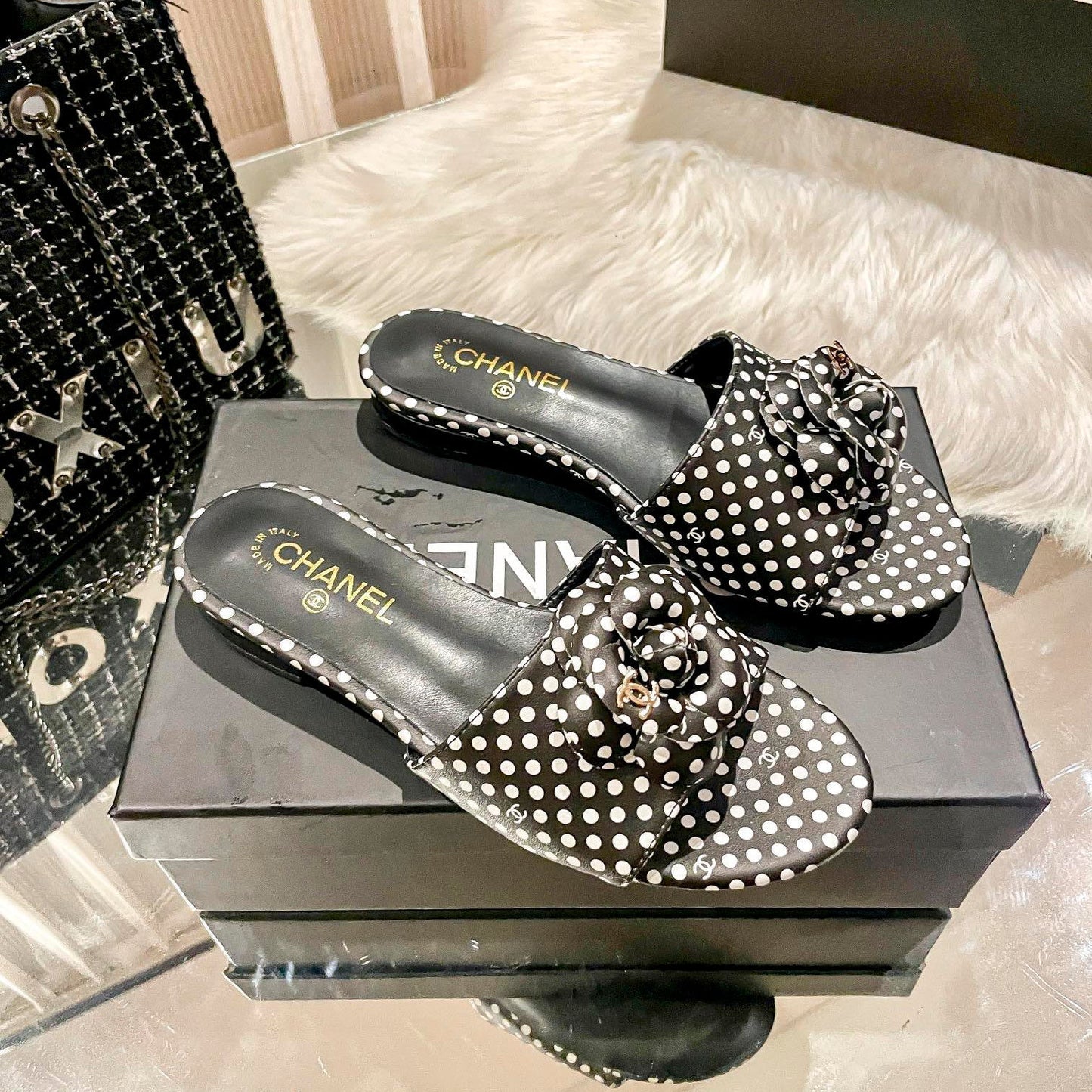 Retro Polka Dot Pantoffeln