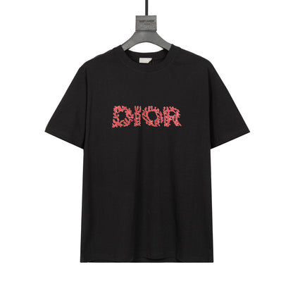 Einfaches besticktes T-Shirt