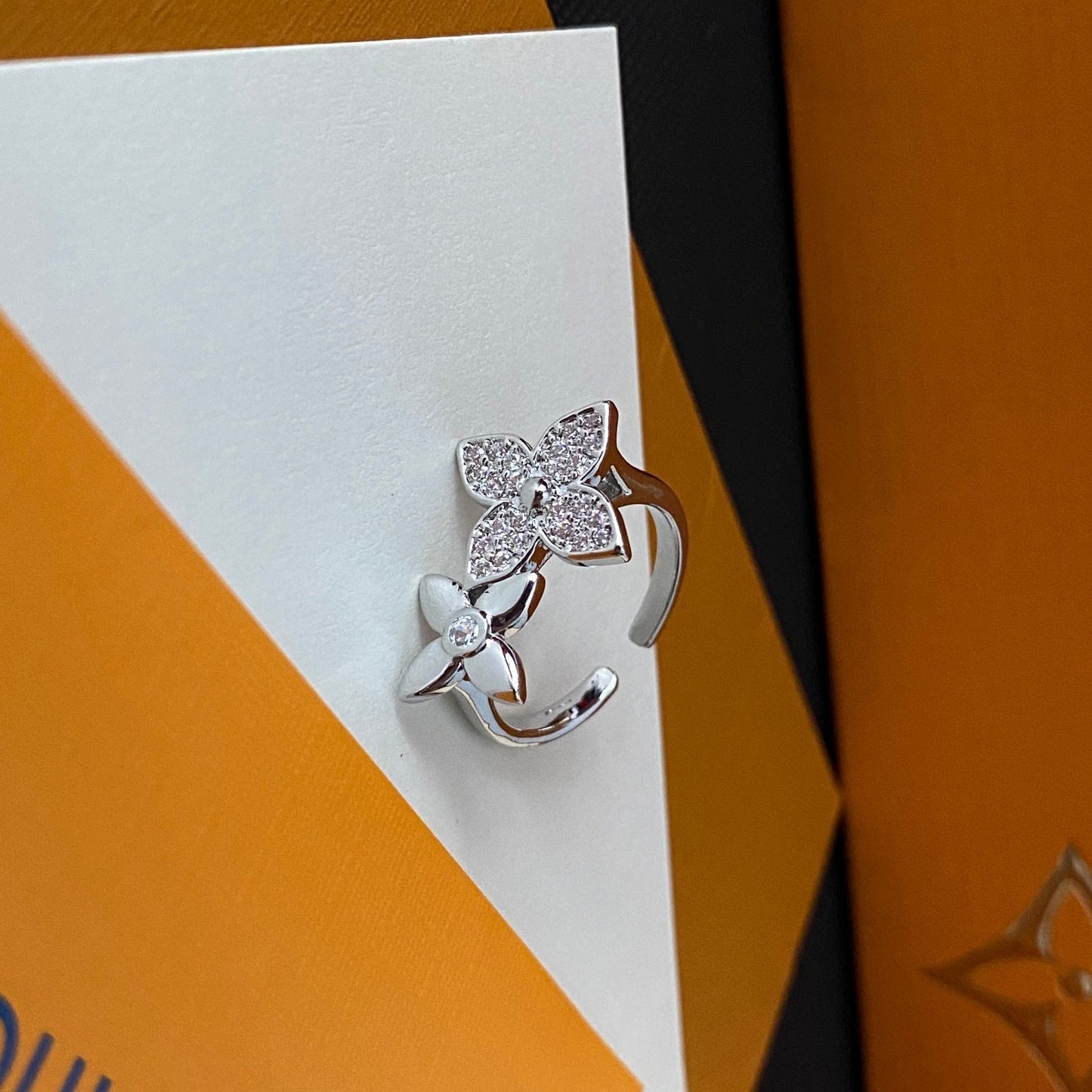 Diamant-Blumenring mit offener Form