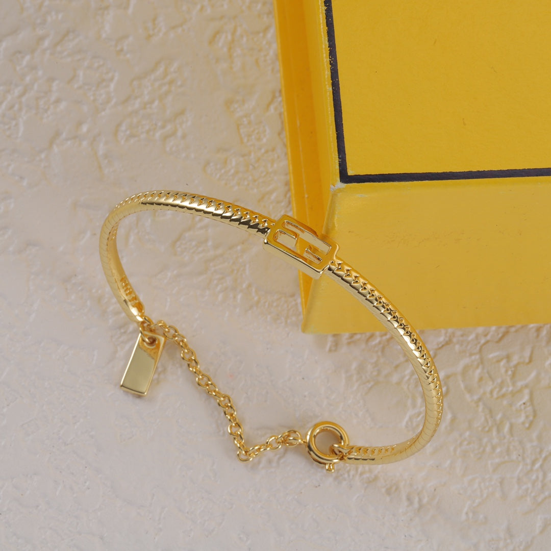 Goldfarbenes Baguette-Armband