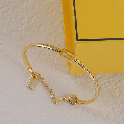 Goldfarbenes Baguette-Armband