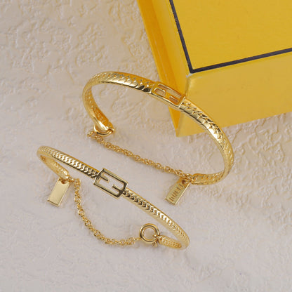 Goldfarbenes Baguette-Armband