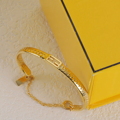 Goldfarbenes Baguette-Armband