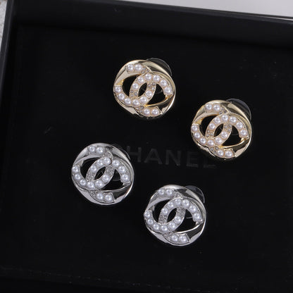 Perlenohrstecker mit Diamanten