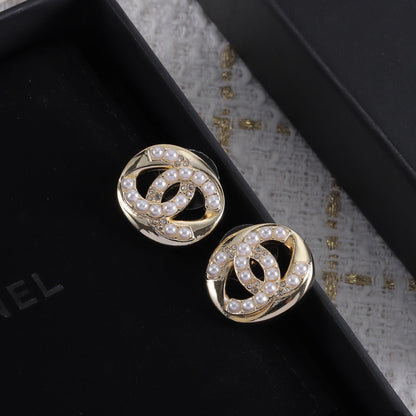 Perlenohrstecker mit Diamanten