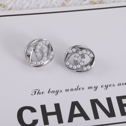 Perlenohrstecker mit Diamanten