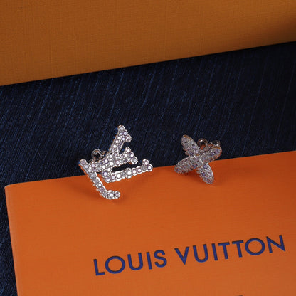 Lila Strass-Logo-Ohrringe
